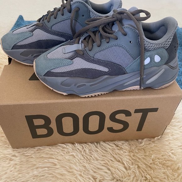 Yeezy boost 700 - Picture 2 of 3